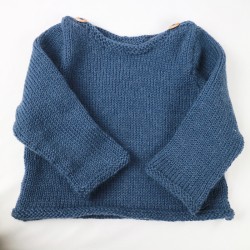 Pull bébé en laine vierge organique tricotée à la main couleur bleue