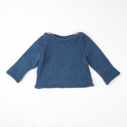 Laine naturelle et bio pour ce pull bébé tricoté main couleur bleue