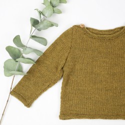 Pure laine vierge olive pour ce pull bébé tricoté main  en France