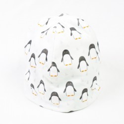 Bonnet bébé mixte en matières biologiques, motif pingouins fabriqué en France.