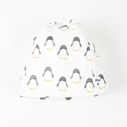 Mignon petit bonnet pingouins pour cet hiver, tout doux en coton biologique doublé.