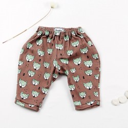 Idée cadeau de naissance pour ce pantalon renards layette nature.