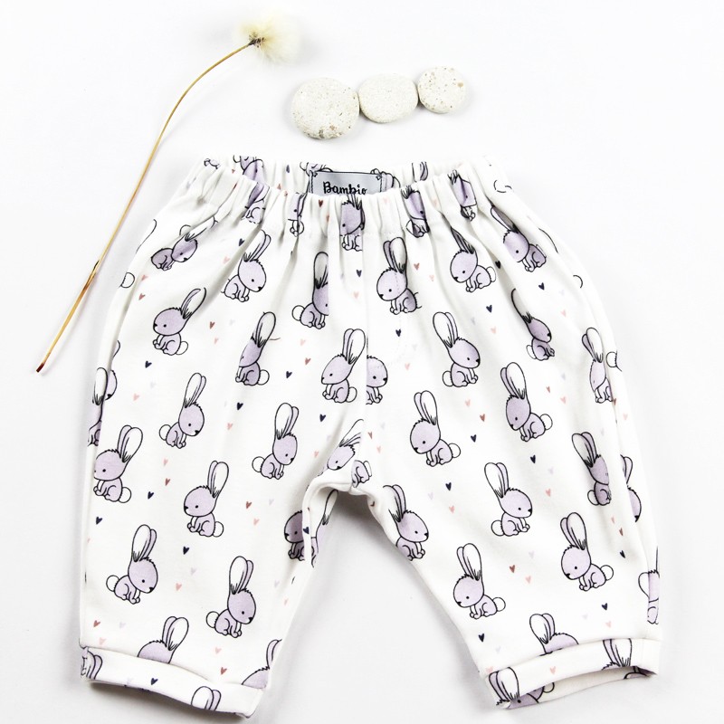Idée cadeau de naissance pour ce pantalon lapins layette nature. Idée cadeau de naissance pour ce pantalon lapins layette nature.