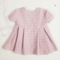 Robe rose guimauve à plis, vêtements bébé stylée.
