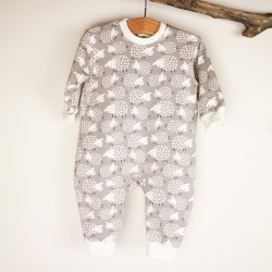 Pyjama moutons du 3 au 24 mois en matières biologiques pour la sécurité de bébé.