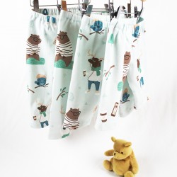 Du 3 au 18 mois, le pantalon bébé cool forest est une bonne idée pour un cadeau original.