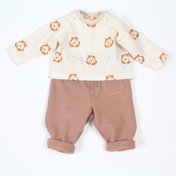 Petit ensemble bébé avec le pantalon noisette tissu gaufré très tendance.