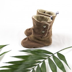 Idée cadeau de naissance pour ces bottes velours côtelé façon rustique nature