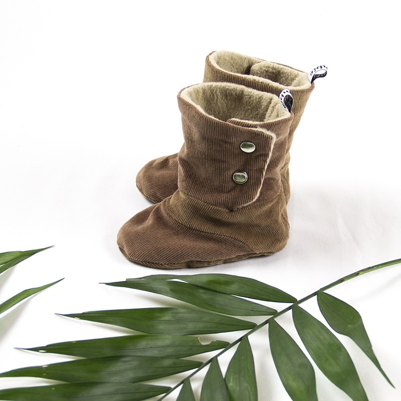 Idée cadeau de naissance pour ces bottes velours côtelé façon rustique nature Idée cadeau de naissance pour ces bottes velours côtelé façon rustique nature