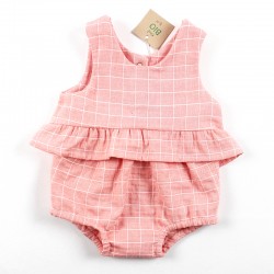 Idée cadeau de naissance pour ce petit ensemble à carreaux enfantin façon layette nature