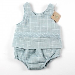 Tissu biologique pour la fabrication artisanale de ce petit haut de bébé à carreaux