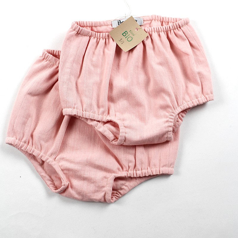 Idée cadeau de naissance pour ce bloomer cache couche rose façon layette nature Idée cadeau de naissance pour ce bloomer cache couche rose façon layette nature