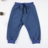 Pratique et confortable petit pantalon en coton organic uni fabriqué en France.