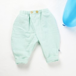 Joli pantalon bébé en lange de coton biologique taille 3 mois.