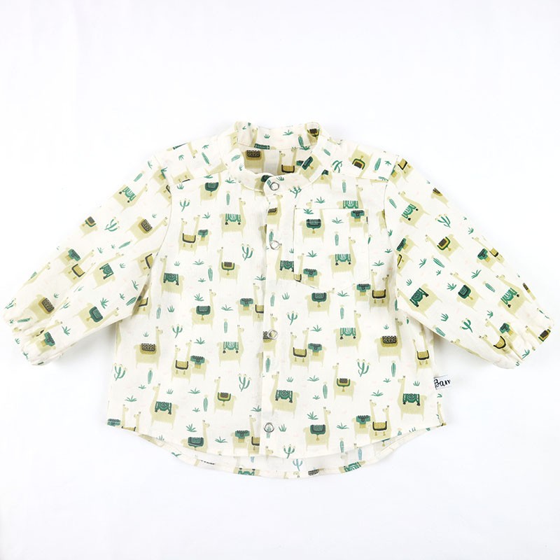Idée cadeau de naissance pour cette chemise garçon en coton organique motifs lamas. Idée cadeau de naissance pour cette chemise garçon en coton organique motifs lamas.