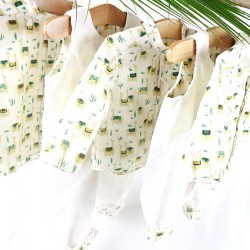 Petite chemise tendance en coton bio motifs lamas, original et écolo pour un bébé mode.