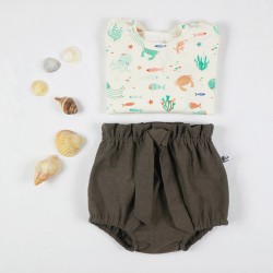 La culotte à nouer en chambray marron, à porter avec le tee-shirt océan, une belle tenue d'été pour bébé.