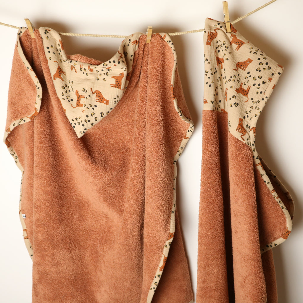 Capes de bain camel, pour la toilette ou pour la plage, de la naissance pour plusieurs années.