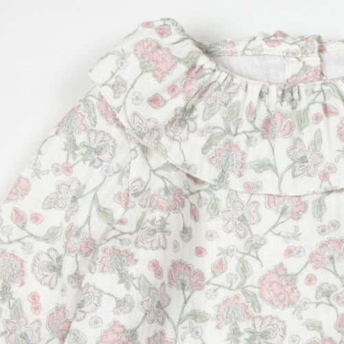 Col froncé et bordure brodée pour la blouse Kali de Bambio