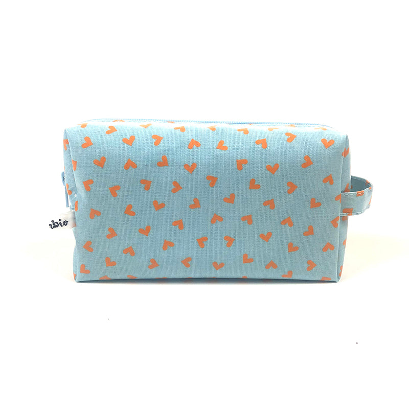 Petite trousse bébé cœurs orange en coton enduit