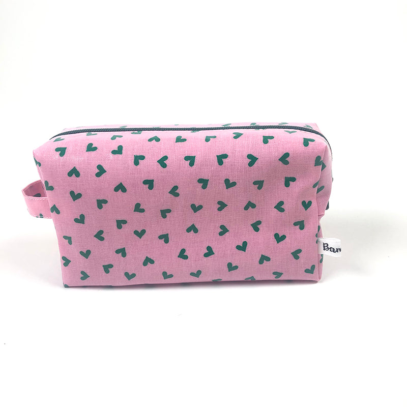 Petite trousse bébé cœurs verts en coton enduit