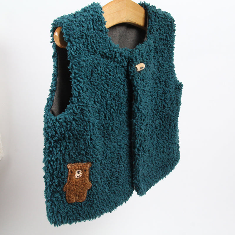 Gilet vert foncé écusson ourson et petit bouton en bois rétro