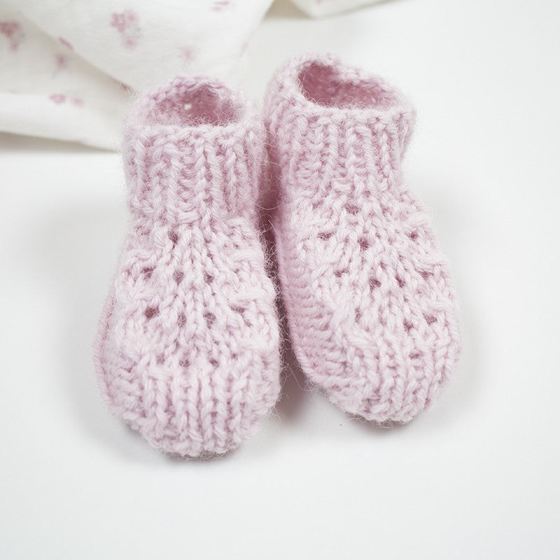 Chaussons bébé fille tricotés manuellement