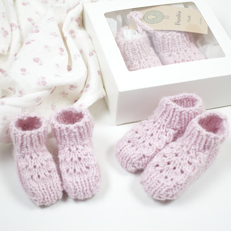 Adorables chaussons tricot main en pure laine rose pâle