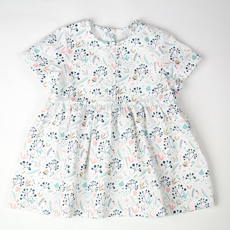 Robe bébé en tissu Liberty thème fruits des bois, fabriquée en France.