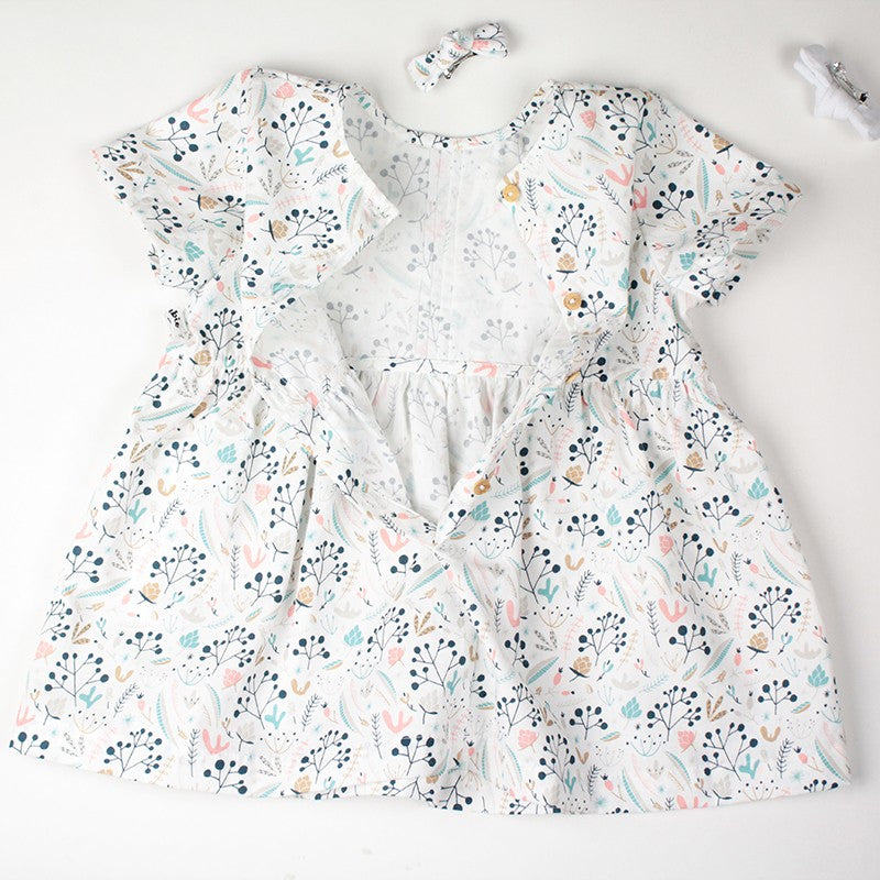 La petite robe Liberty fruits des bois, on peut pour sublimer la tenue, ajouter la petite barrette assortie !