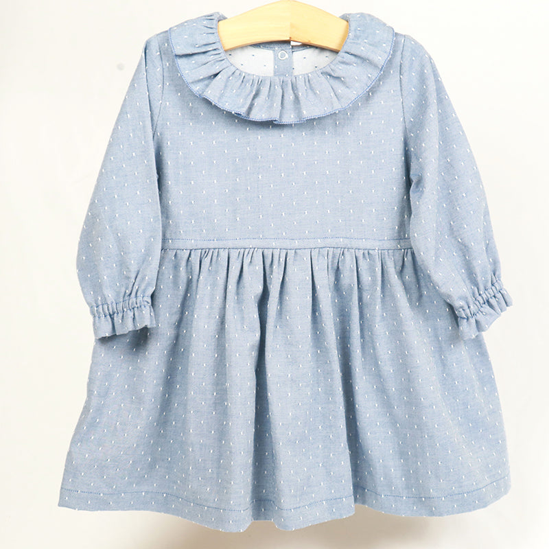 Robe à plumetis